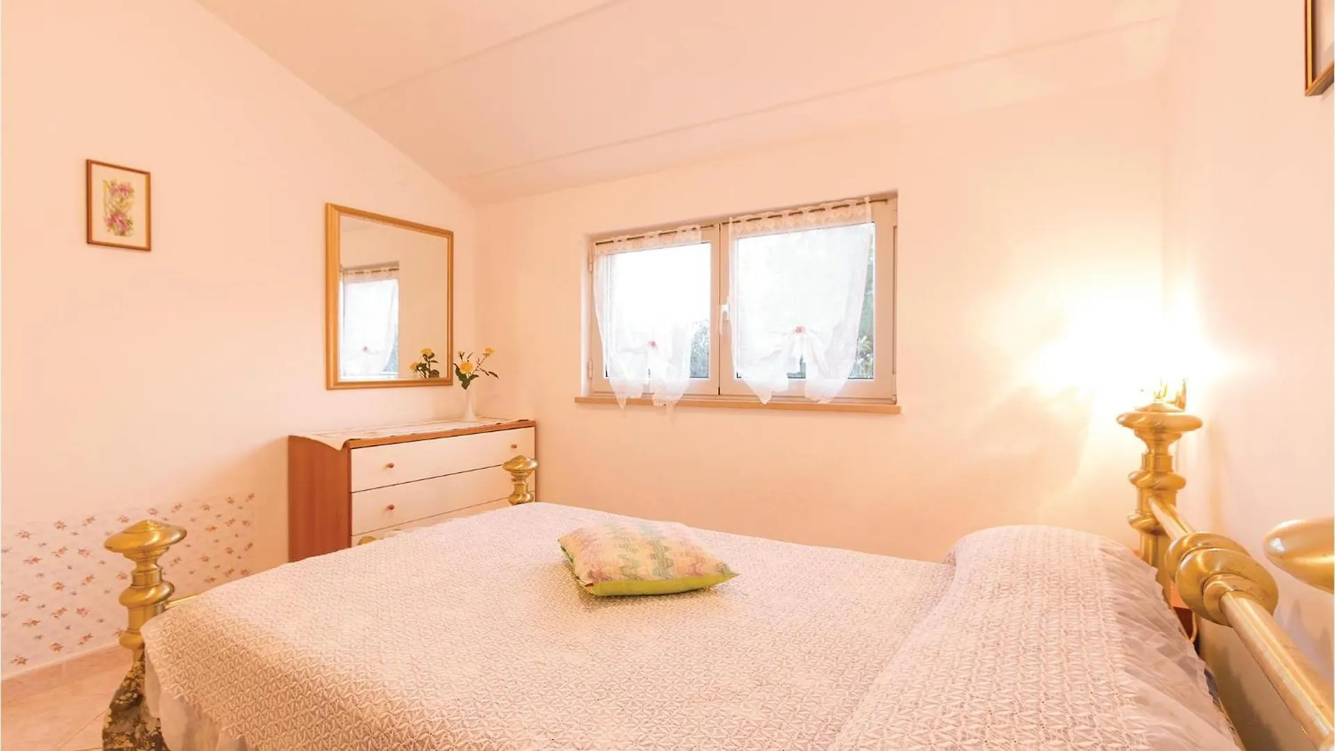 3 Bedroom Lovely Apartment In Vodnjan Mednjan