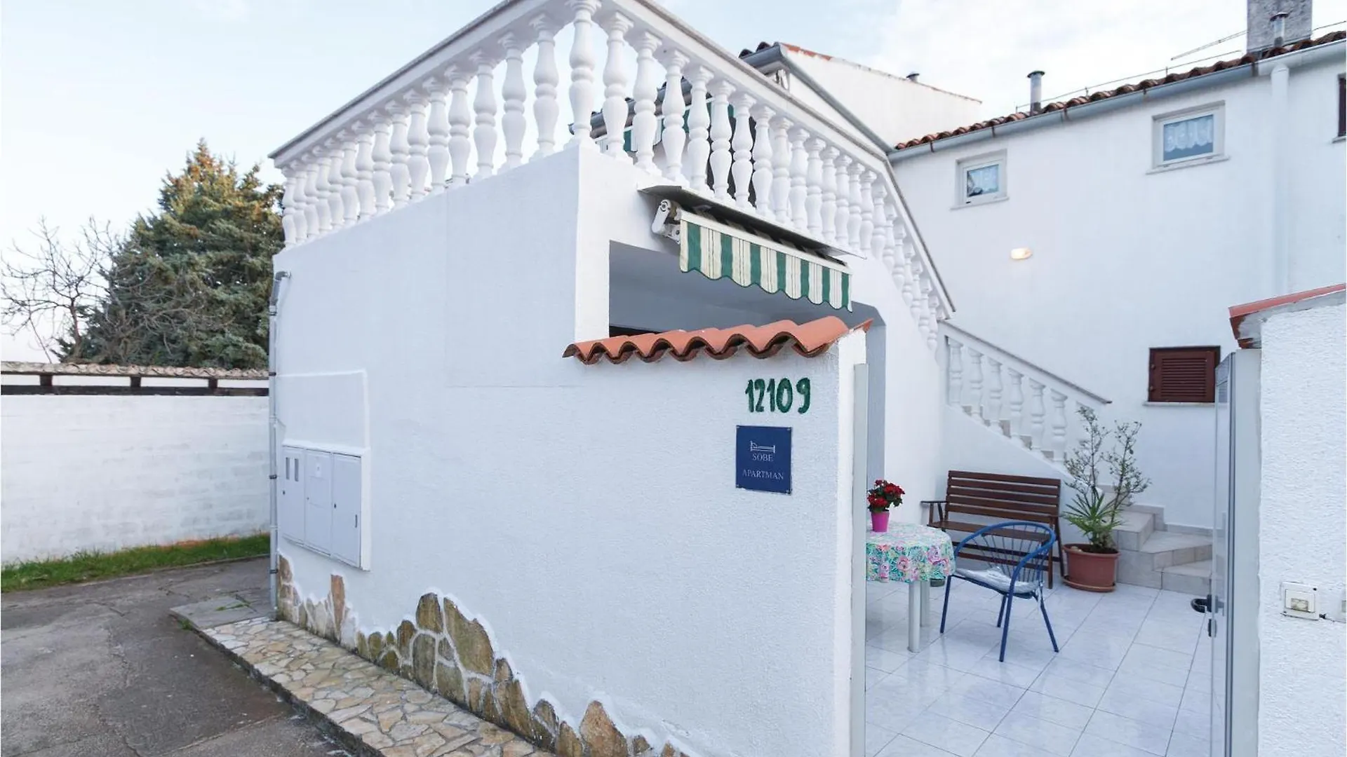 3 Bedroom Lovely Apartment In Vodnjan Mednjan
